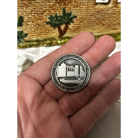 California Missions SAN JUAN CAPISTRANO 1997 Cross Keepsake Box Coin LOT Lightup - Picture 8 of 9